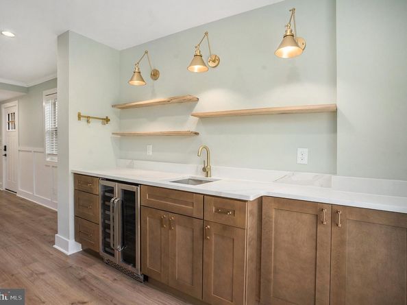 9038 Lykens Lane, Philadelphia PA 19128