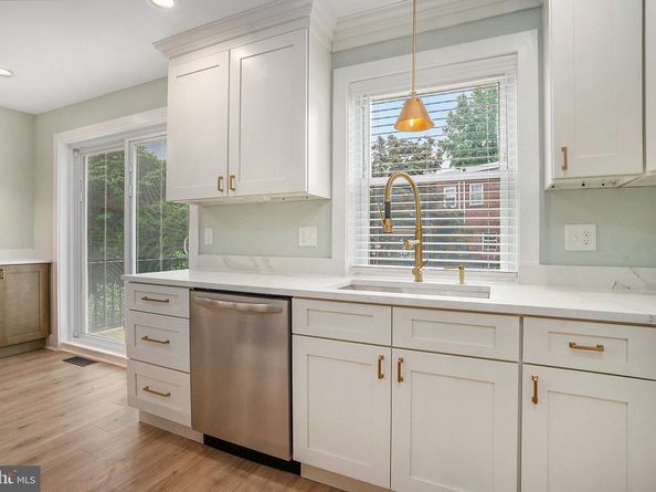 9038 Lykens Lane, Philadelphia PA 19128