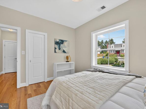 2828 N Van Buren Street, Arlington VA 22213