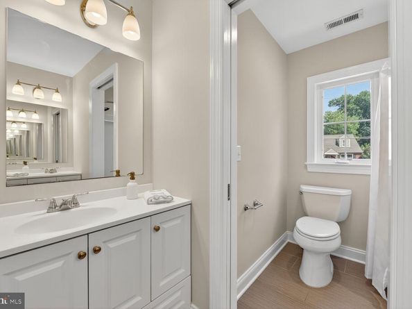 2828 N Van Buren Street, Arlington VA 22213