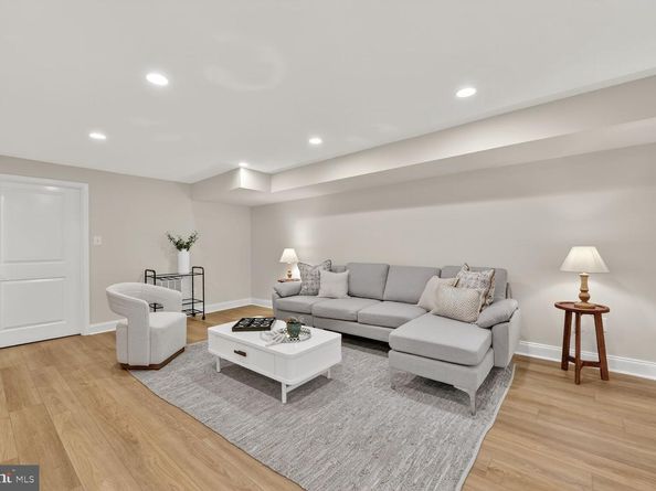 2828 N Van Buren Street, Arlington VA 22213
