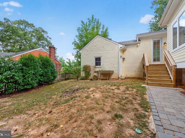 2828 N Van Buren Street, Arlington VA 22213