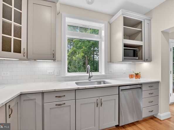 2828 N Van Buren Street, Arlington VA 22213