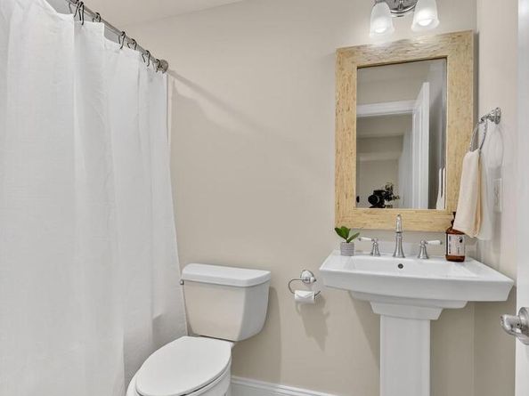2828 N Van Buren Street, Arlington VA 22213