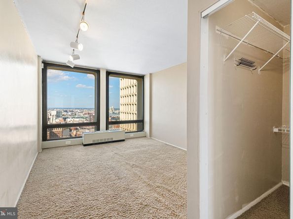 210 Locust Street 29HW, Philadelphia PA 19106