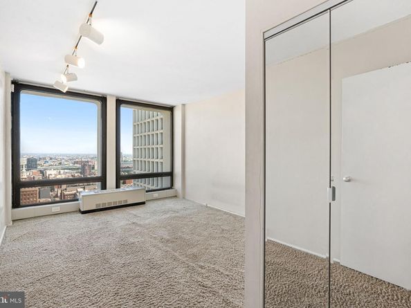 210 Locust Street 29HW, Philadelphia PA 19106