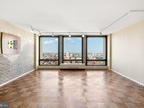 210 Locust Street 29HW, Philadelphia PA 19106