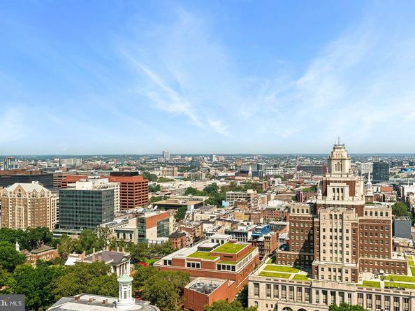 210 Locust Street 29HW, Philadelphia PA 19106
