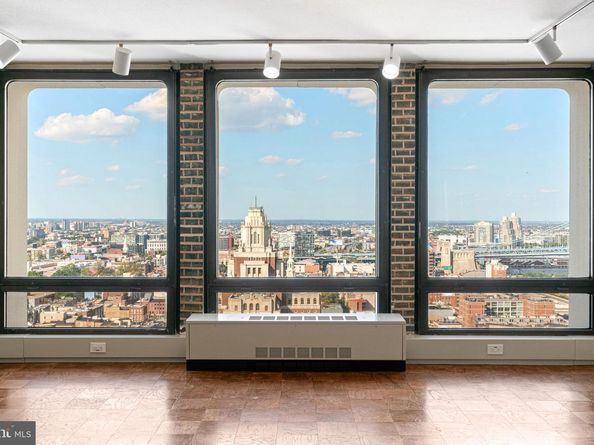210 Locust Street 29HW, Philadelphia PA 19106