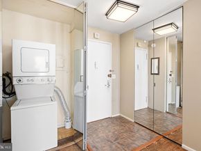 210 Locust Street 29HW, Philadelphia PA 19106