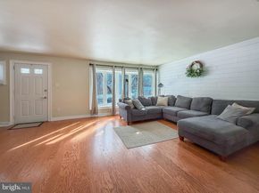 60 Caledonia Drive, Warminster PA 18974