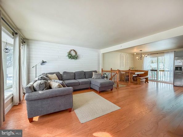 60 Caledonia Drive, Warminster PA 18974