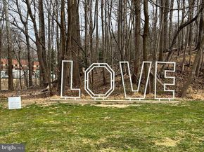 930 Fairway Drive NE, Vienna VA 22180