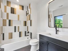 930 Fairway Drive NE, Vienna VA 22180