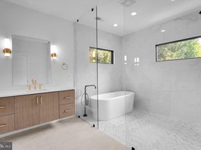 930 Fairway Drive NE, Vienna VA 22180