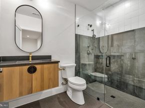 930 Fairway Drive NE, Vienna VA 22180