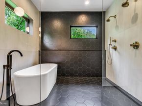 930 Fairway Drive NE, Vienna VA 22180