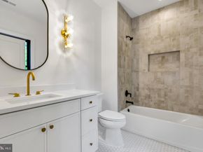 930 Fairway Drive NE, Vienna VA 22180