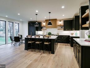 930 Fairway Drive NE, Vienna VA 22180