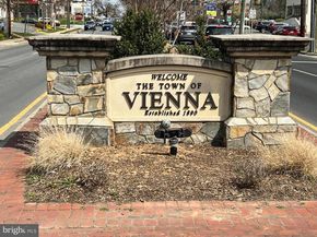 930 Fairway Drive NE, Vienna VA 22180