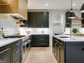 930 Fairway Drive NE, Vienna VA 22180