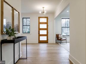 930 Fairway Drive NE, Vienna VA 22180