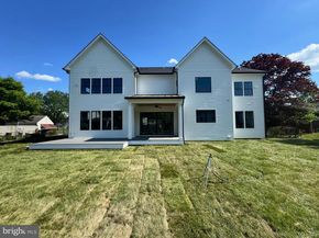 930 Fairway Drive NE, Vienna VA 22180