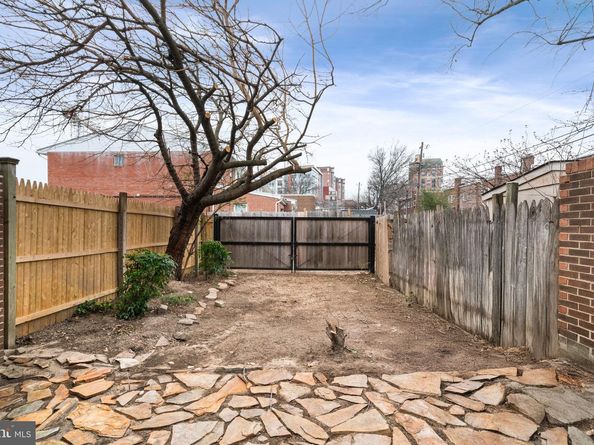 1004 Colonial Avenue, Alexandria VA 22314