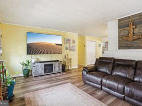 47 Glenwood Lane, Levittown PA 19055