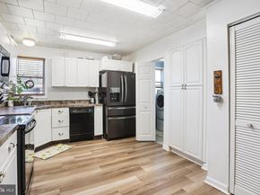 47 Glenwood Lane, Levittown PA 19055