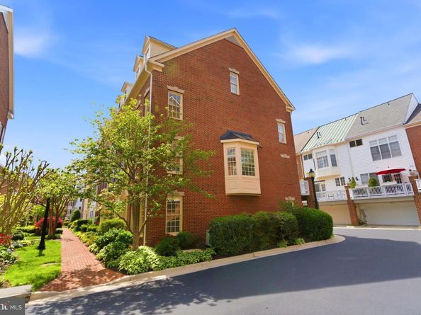 1221 Roundhouse Lane, Alexandria VA 22314