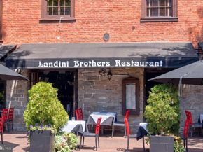 1221 Roundhouse Lane, Alexandria VA 22314