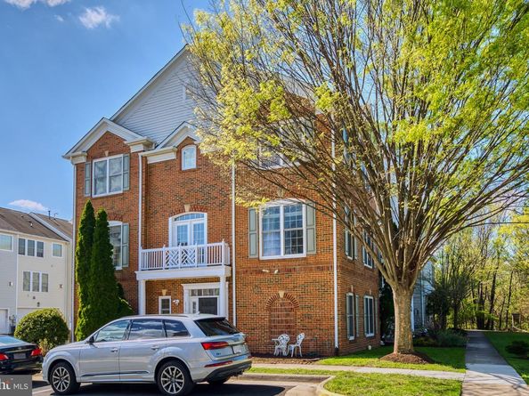 2520 Walnut Leaf Lane, Herndon VA 20171