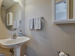 2520 Walnut Leaf Lane, Herndon VA 20171