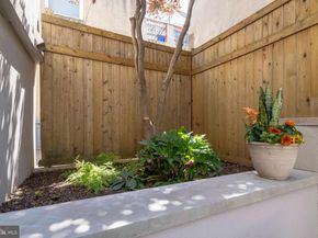 808 Carpenter Street C, Philadelphia PA 19147