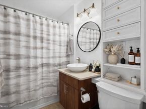 1431 Spruce Street 1R, Philadelphia PA 19102