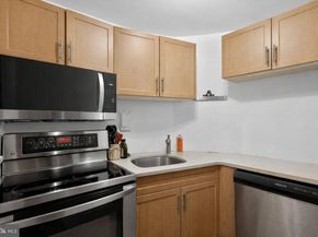 1431 Spruce Street 1R, Philadelphia PA 19102
