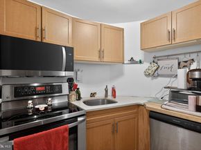 1431 Spruce Street 1R, Philadelphia PA 19102