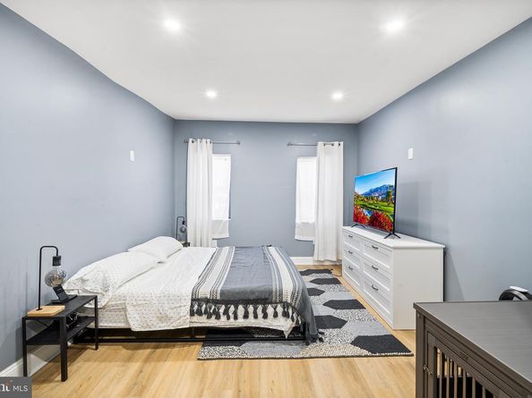 1754 Waterloo Street, Philadelphia PA 19122