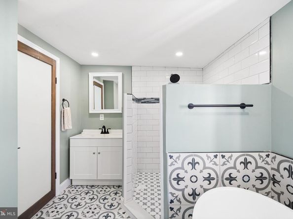 1754 Waterloo Street, Philadelphia PA 19122