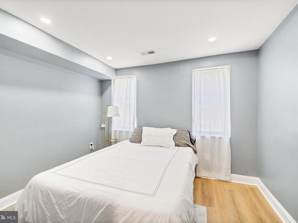1754 Waterloo Street, Philadelphia PA 19122