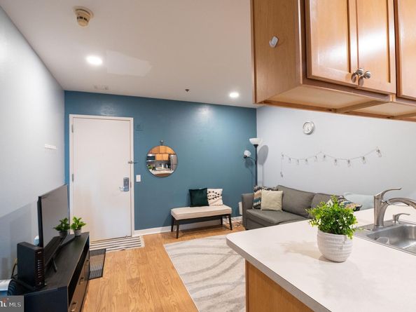 1100 Vine 1105, Philadelphia PA 19107