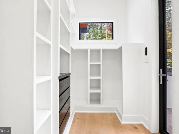 1205 Crest Lane, Mclean VA 22101