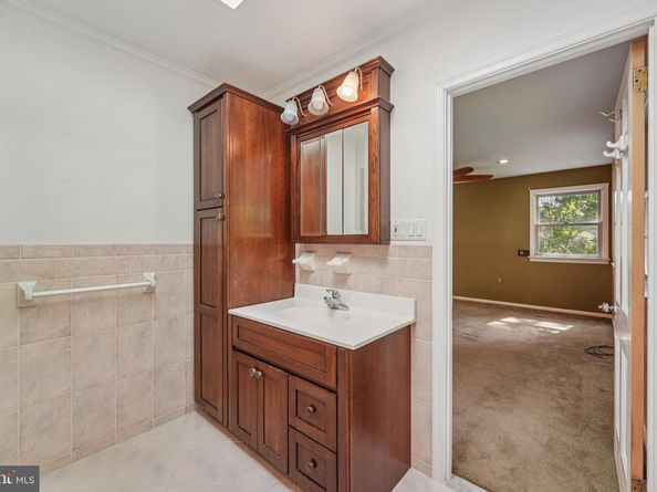 417 Toland Drive, Fort Washington PA 19034