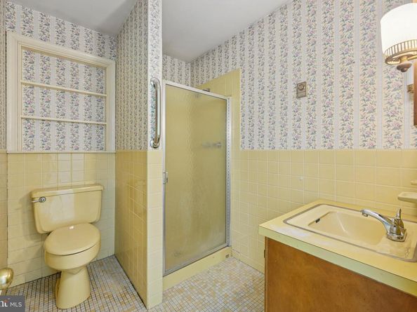 417 Toland Drive, Fort Washington PA 19034