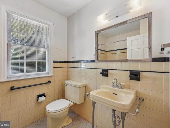 417 Toland Drive, Fort Washington PA 19034