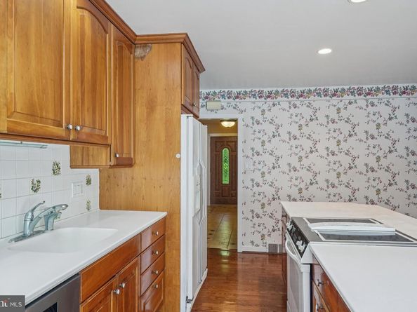 417 Toland Drive, Fort Washington PA 19034