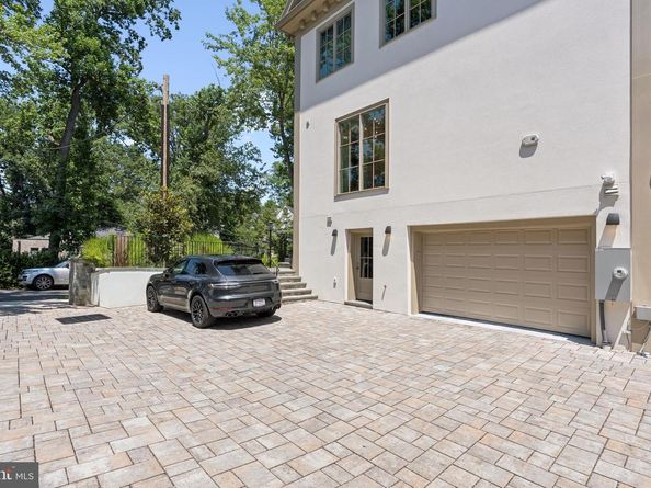 5537 Hawthorne Place NW, Washington DC 20016