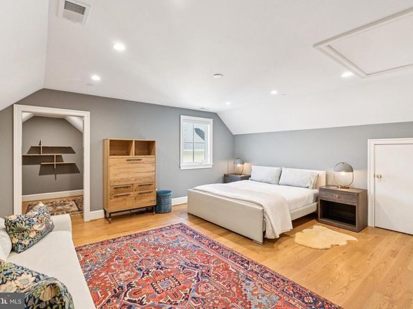 5537 Hawthorne Place NW, Washington DC 20016