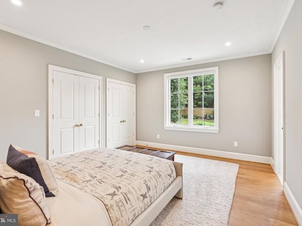 5537 Hawthorne Place NW, Washington DC 20016